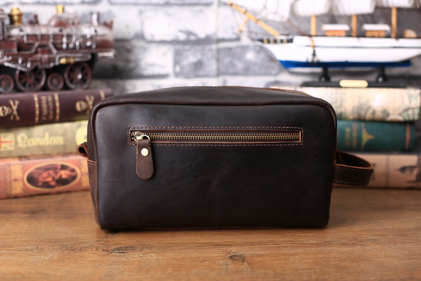 Personalized Groomsmen Gift, Cusotm Leather Toiletry Bag, Leather Dopp –  JackLeatherStudio